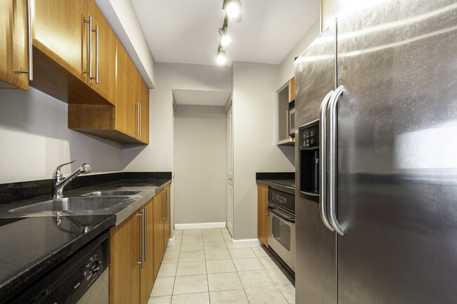 Building Photo - 610 W Las Olas Blvd