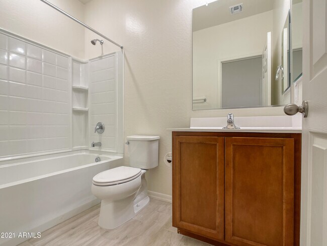 Building Photo - 8847 Fleetwood Ln
