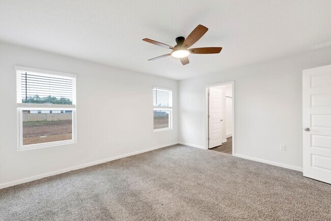 Building Photo - Spacious 5 Bedroom Home with Community Pool