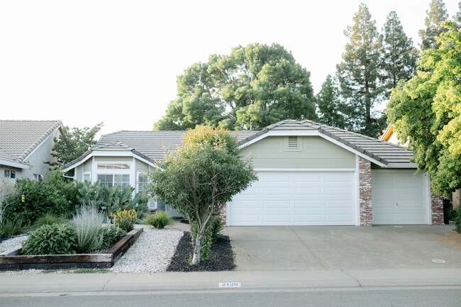 Building Photo - 2120 Boyden Dr