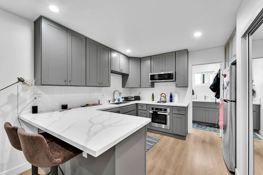 Building Photo - 1240 W 29th St