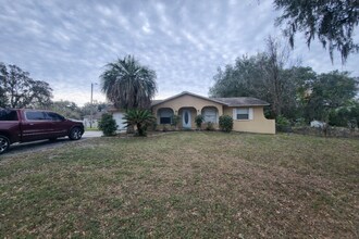 Building Photo - Belleview, FL — 3BR / 2BA Home w/ Garage + Fenced Yard!