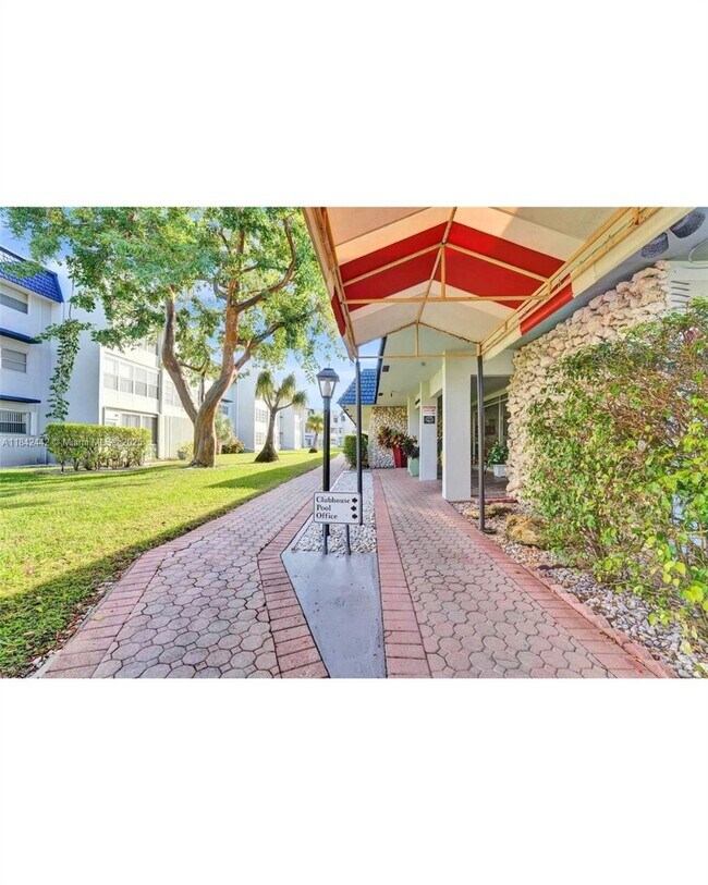 Building Photo - 7787 Golf Cir Dr