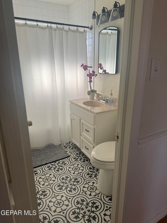 Building Photo - 1213 N Boone St