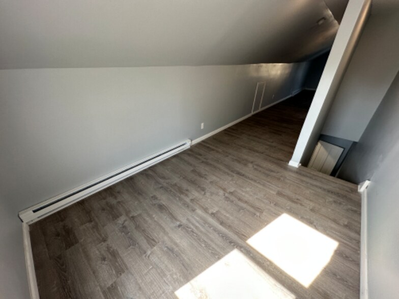 Building Photo - 618 Gibbons St