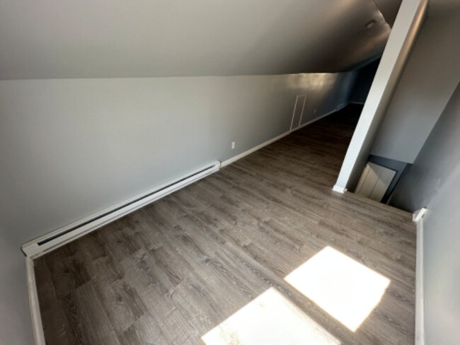 Building Photo - 618 Gibbons St