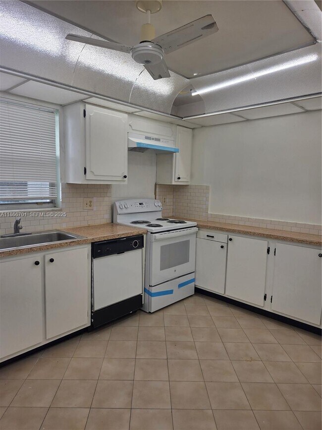 Building Photo - 3330 Spanish Moss Terrace