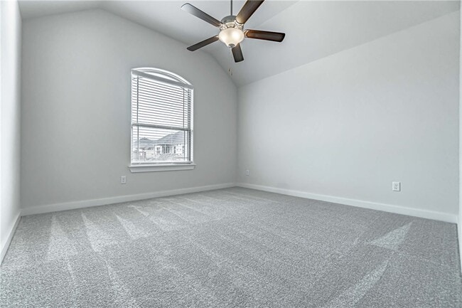 Building Photo - 219 S Geranium Ln
