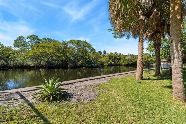 Building Photo - 413 NW 23rd Ave