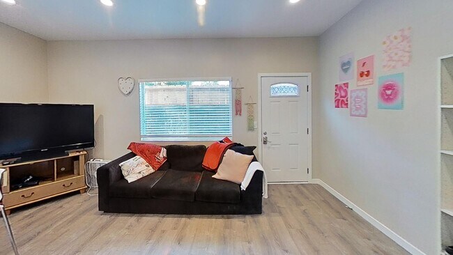 Building Photo - 5138 Alumni Pl