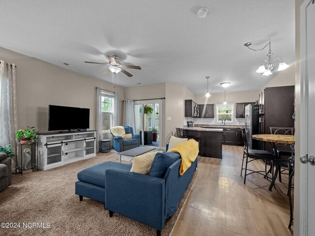 Building Photo - Holly Ridge Townhome Available!