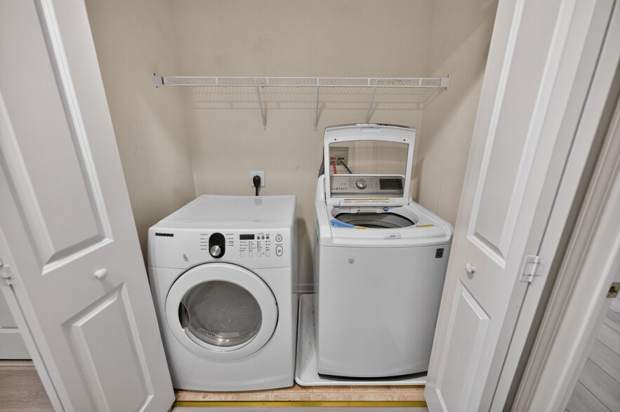 In-Unit Washer and Dryer - 404 Degas Ct