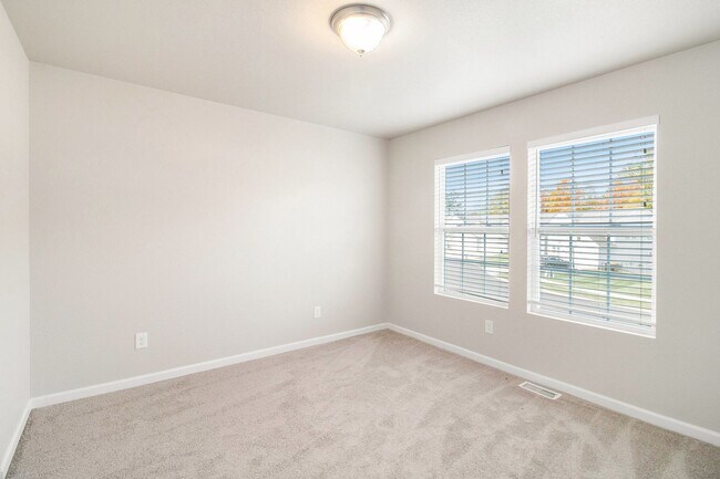 Building Photo - Newer Home near Outstanding Schools!