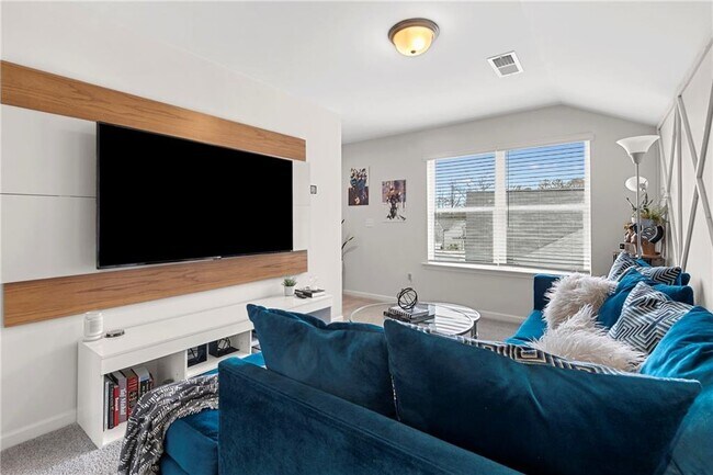 Building Photo - 715 River Gdns Dr