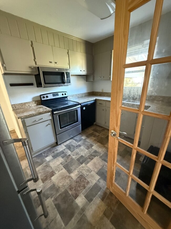 Building Photo - 5 Beverly Heights