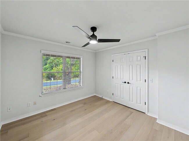Building Photo - 11 Ettington Dr