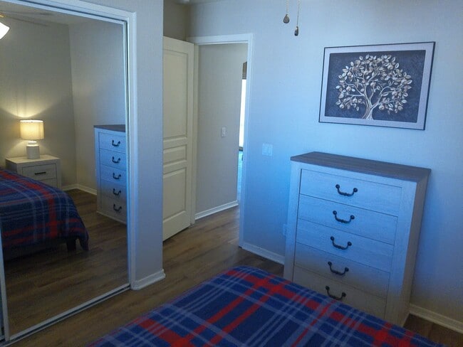 Building Photo - Seasonal rental 2 bedrooms 2 bathrooms