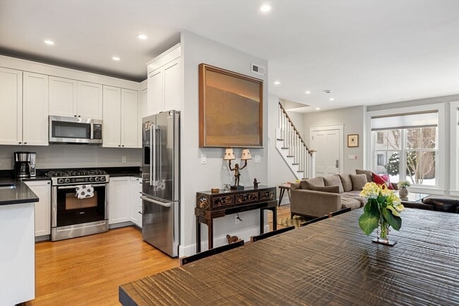 Building Photo - 4 Brattle Cir