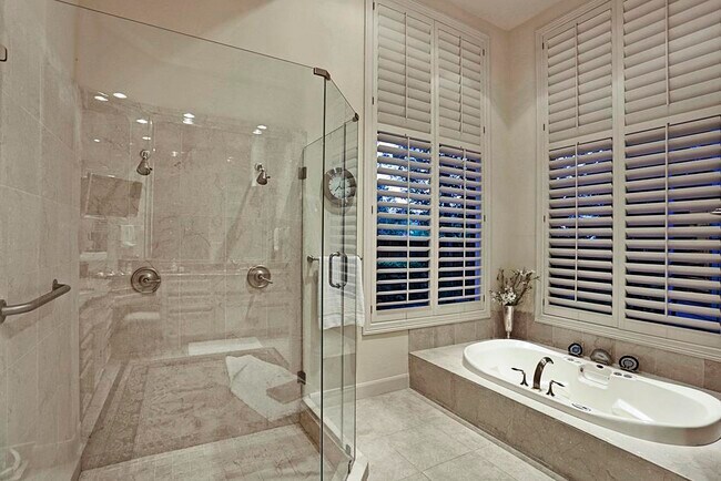 Building Photo - 11101 S Country Squire