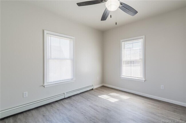 Building Photo - 31 Willetts Ave