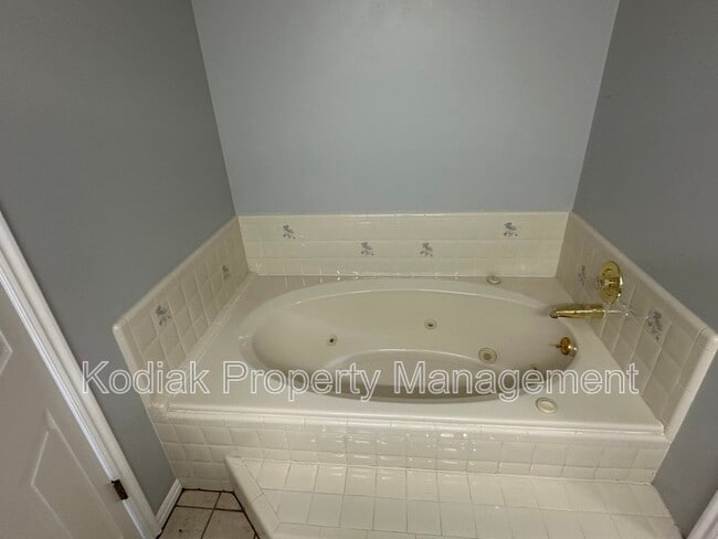 Building Photo - 13 N 3100 E