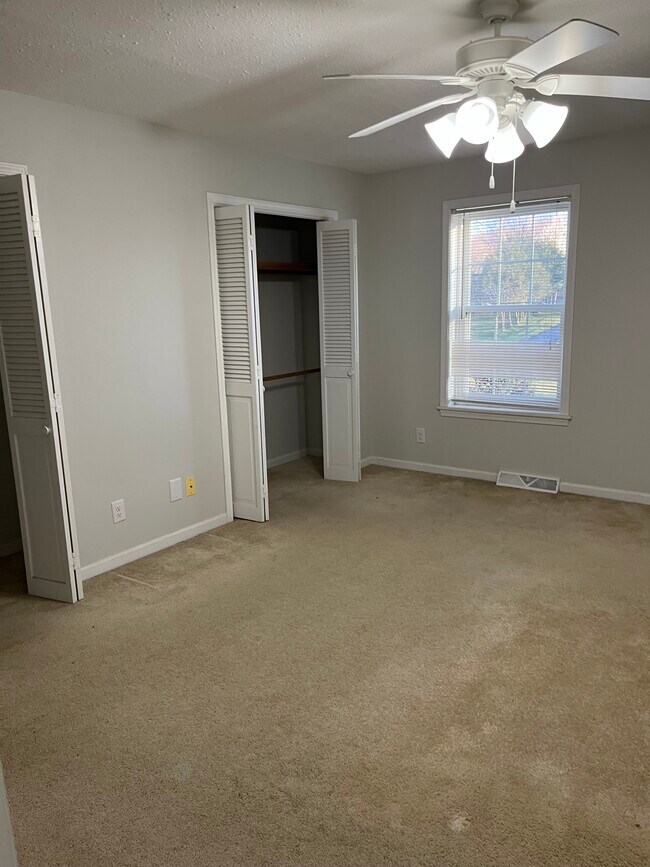 Building Photo - 611 E Mountcastle Dr