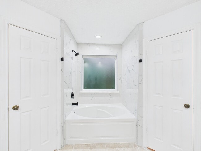 Building Photo - 7610 Hopewell Ln