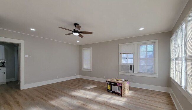 Building Photo - 121 W Moore St