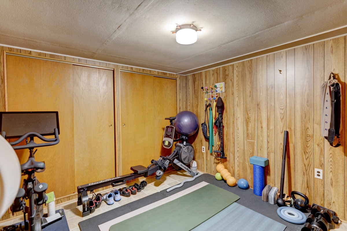 Building Photo - 3621 Dennett Dr