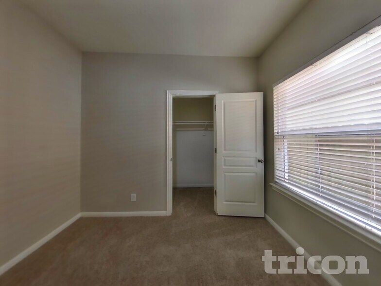 Building Photo - 210 Pequin Rd