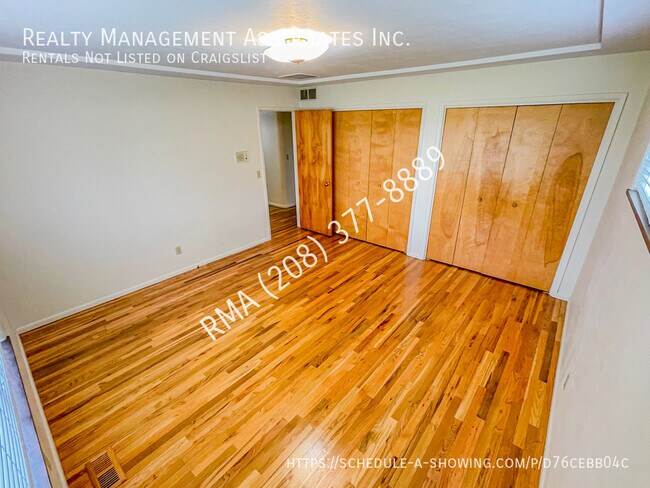 Building Photo - 2360 S Ridgeview-Way