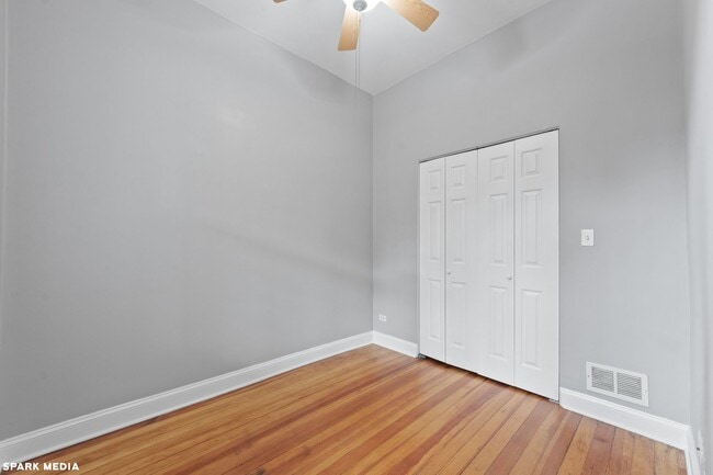 Building Photo - 2025 W Walton St
