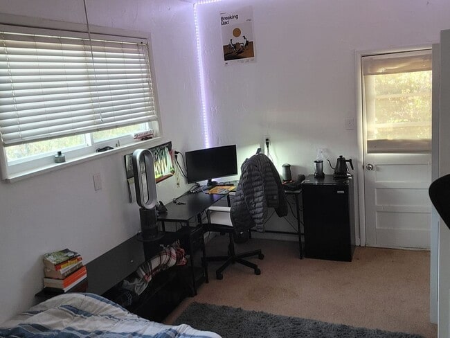 Building Photo - Aug. 2026 Pre-Lease Spacious 5-Bedroom Hom...