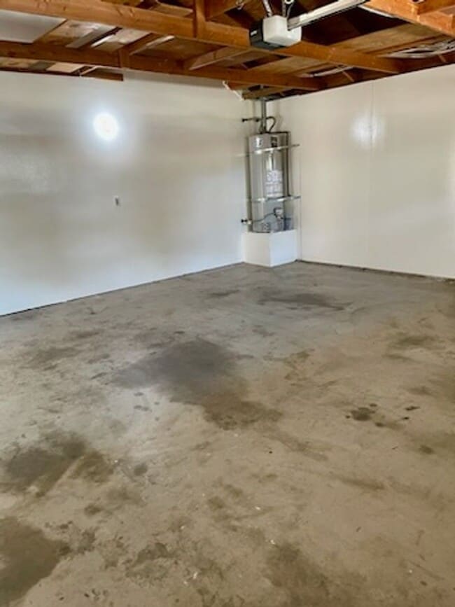 Building Photo - 3 Bedroom, 2 Bath Remodeled House in Hemet...