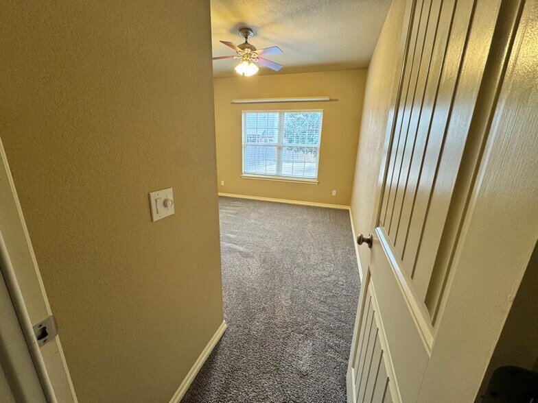 Building Photo - 1801 E Jacksonville St