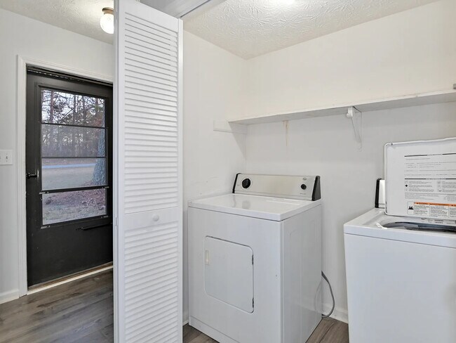 Building Photo - 123 Curtis Rd