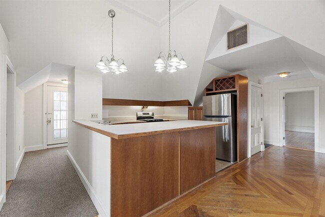 Building Photo - 150 Summer St