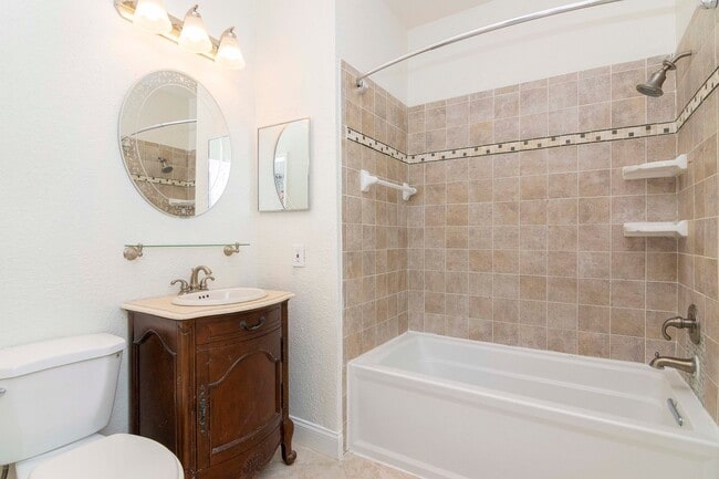 Building Photo - Remodeled and Upgraded -2nd Floor - 1 Bed 1 Bath Condo For Lease