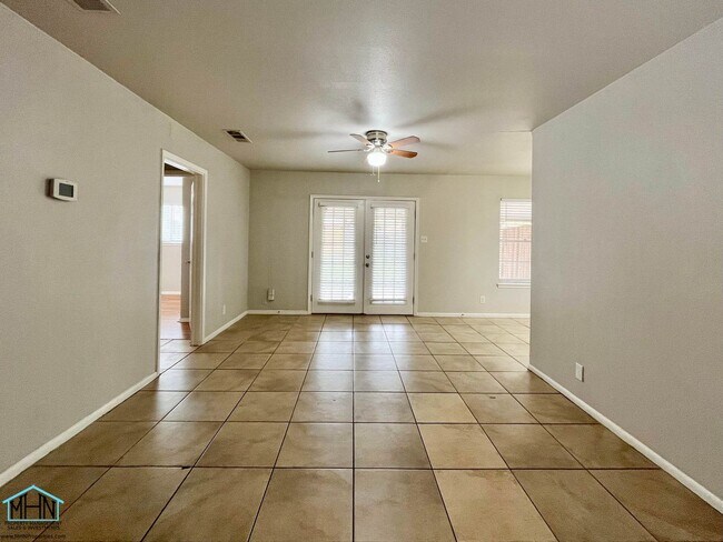 Building Photo - Bright and Airy Duplex in Harmony Hills, just blocks away from West Ave, Blanco Rd and NW Military!