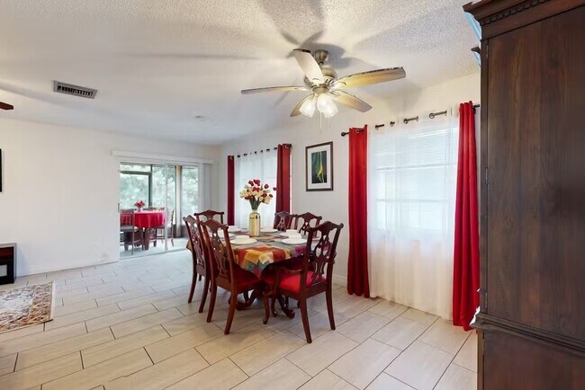 Building Photo - 4013 Audubon Dr