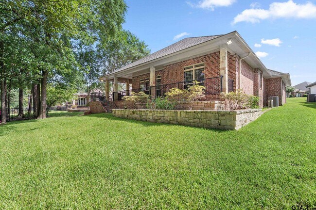 Building Photo - 440 Bunker Dr