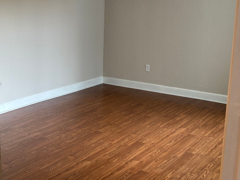 Building Photo - 206 E South St