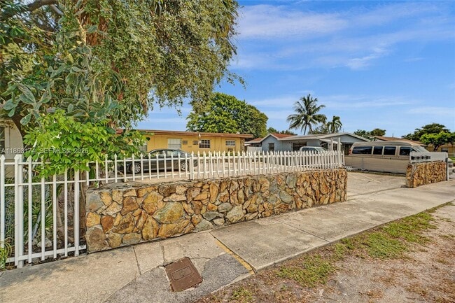 Building Photo - 2525 Superior St