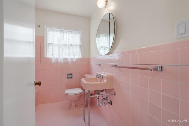 Building Photo - 401 Corbett Ave