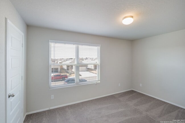 Building Photo - 4 Bedrooms 2 and 1/2 Baths