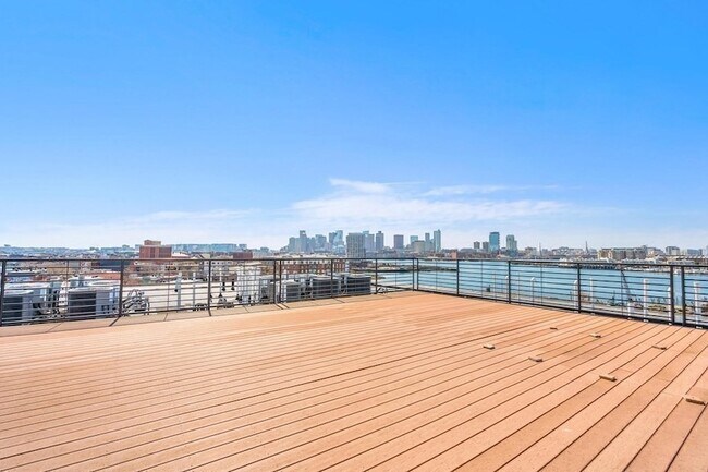 Building Photo - 248 Meridian St