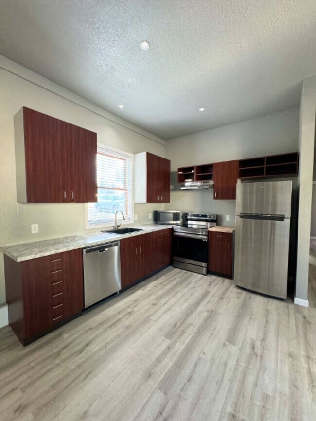 Building Photo - Charming Newly Renovated 3 Bedroom, 2 Bath...