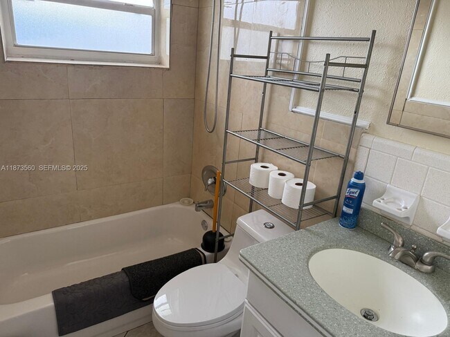 Building Photo - 332 SW 15th St