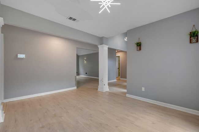 Building Photo - 4916 Heathe Dr