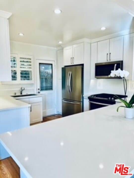 Building Photo - 1256 Devon Ave